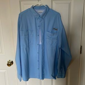 Beautiful light blue men’s Columbia performance, fishing gear shirt large